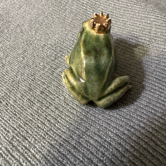 Vintage miniature Hagen Renaker prince frog with crown. Porcelain - Picture 8 of 8
